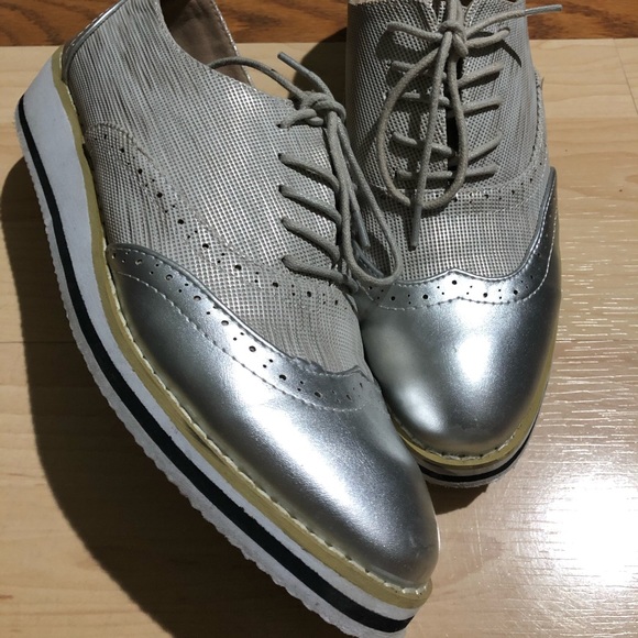 Shoes - ✨Sliver Oxfords